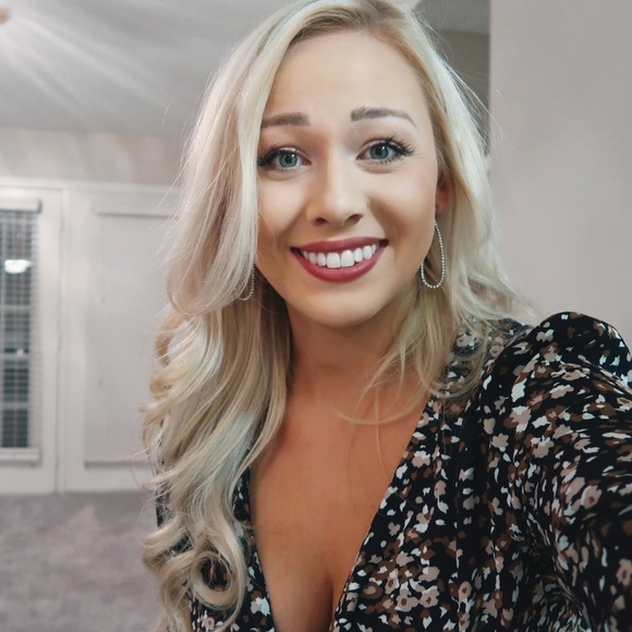 Meet your Posher, Amara - Picture 4 of 4